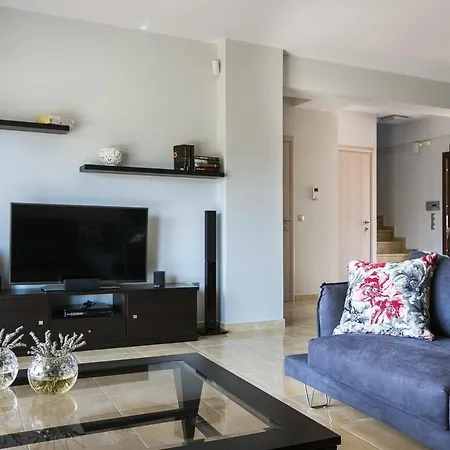 Karavias By Select 트라페자키