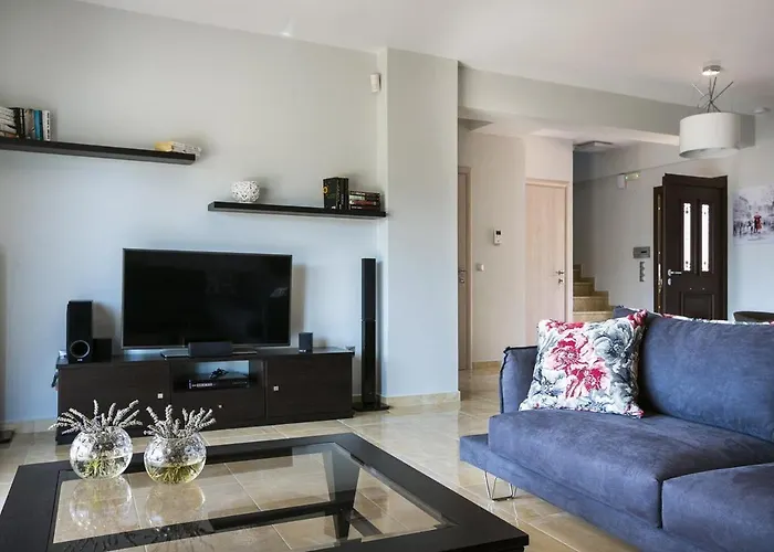 Karavias By Select 트라페자키